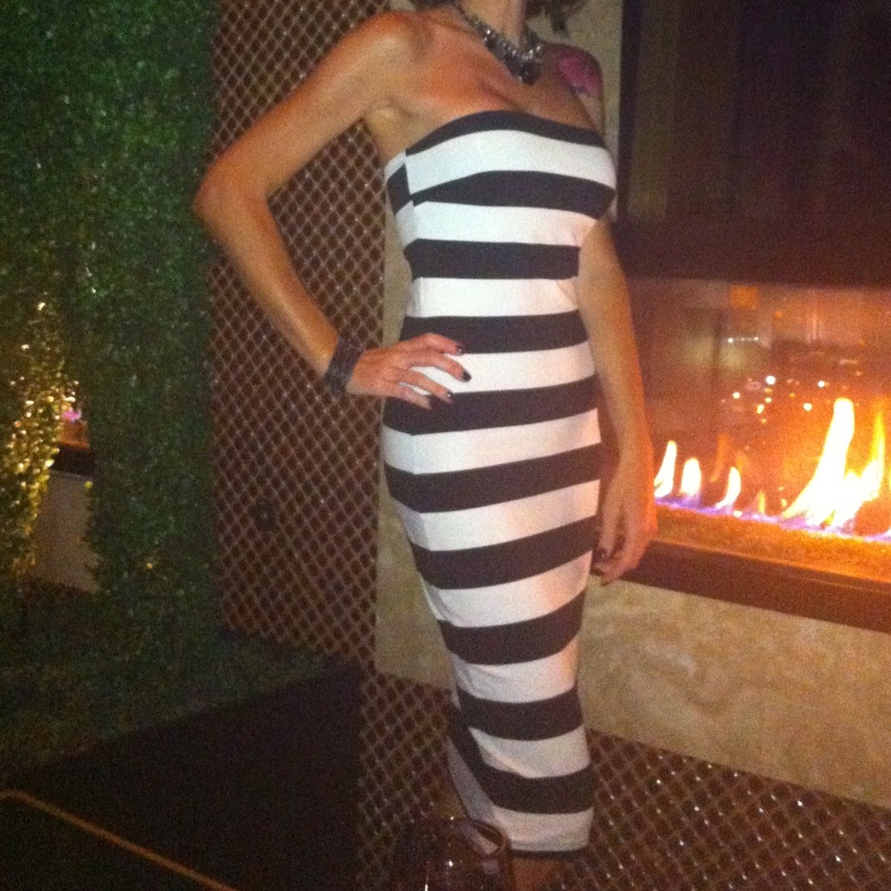 ❌SOLD❌Small Bebe Black and White Strapless Dress