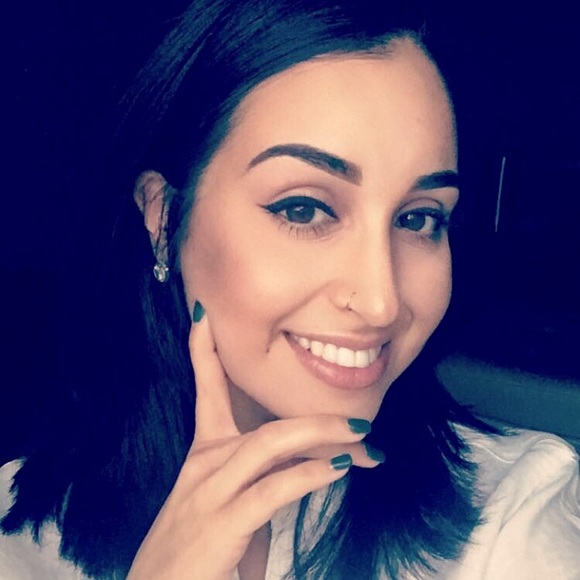 Meet your Posher, Andrea - Picture 1 of 1