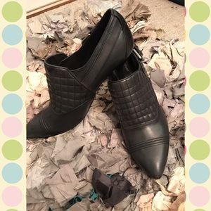 Rockport ~ 9.5~ black booties