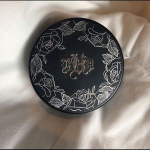 Kat Von D - Lock-It Powder Foundation.