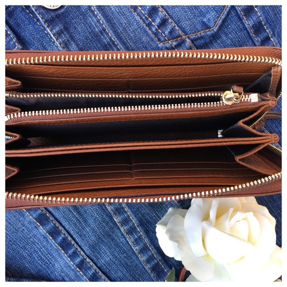 GUCCI ZIP AROUND CAMEL TAN WALLET - Picture 4 of 7