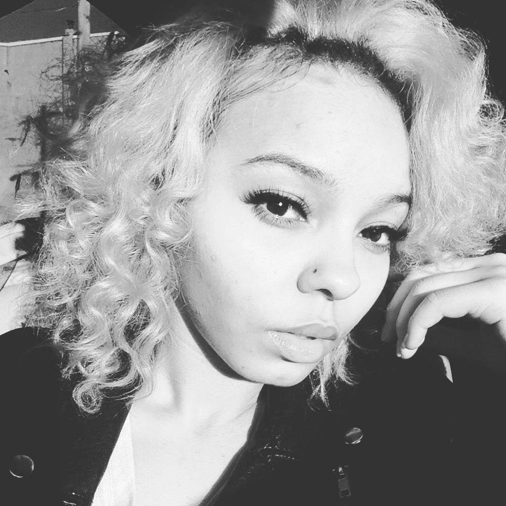 Meet your Posher, Alexis