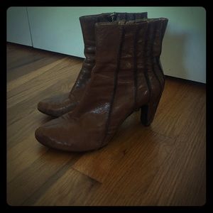 Tsubo tan booties