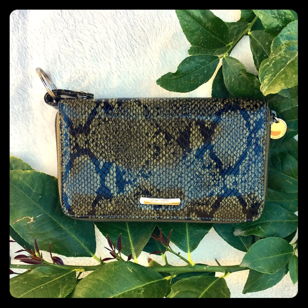 Nine West animal pattern clutch in great condition
