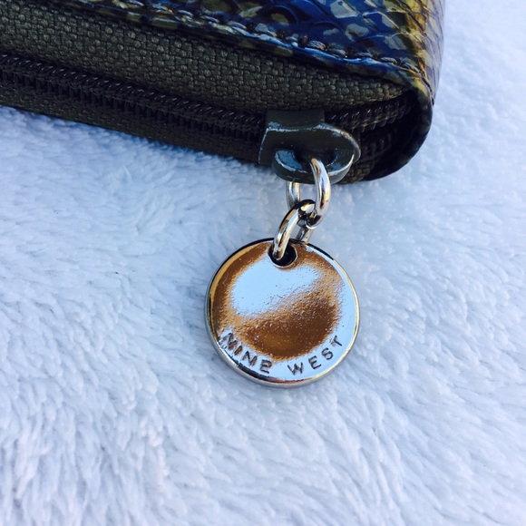 Nine West animal pattern clutch in great condition - Picture 3 of 5