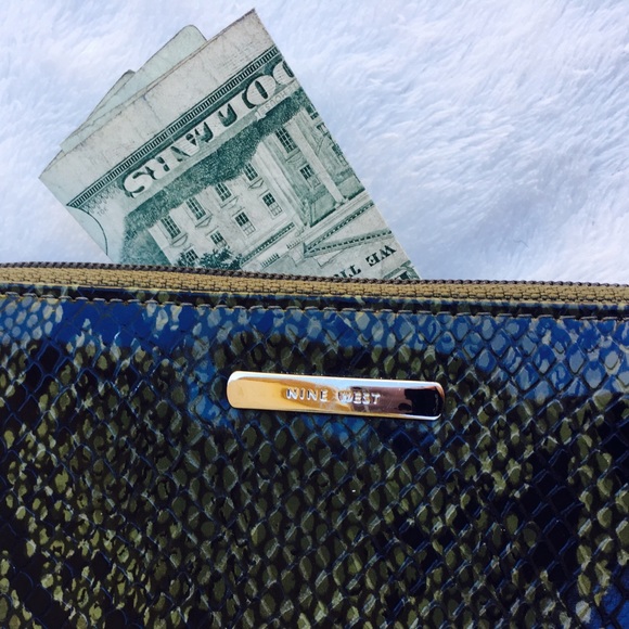 Nine West animal pattern clutch in great condition - Picture 4 of 5