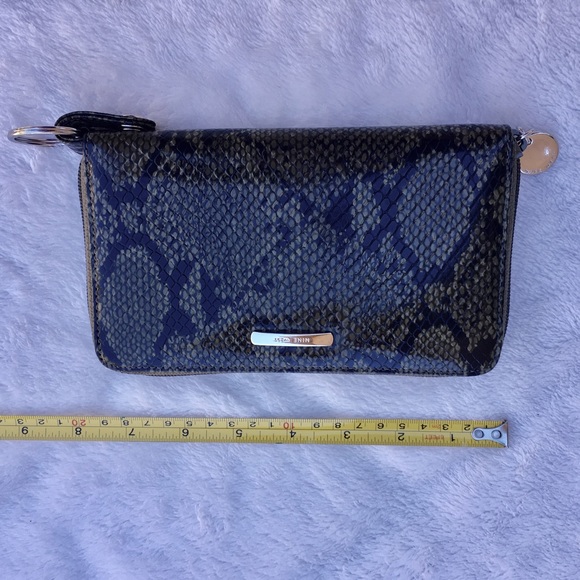 Nine West animal pattern clutch in great condition - Picture 5 of 5