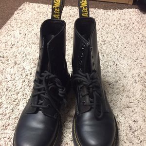 Doc Martens (Women's Size 8 US, 39 EU, 6 UK)
