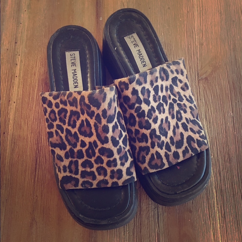 Vintage Steve Madden cheetah print platform sandal