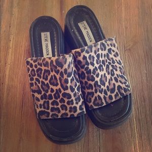 Vintage Steve Madden cheetah print platform sandal