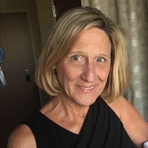 Meet your Posher, Debbie