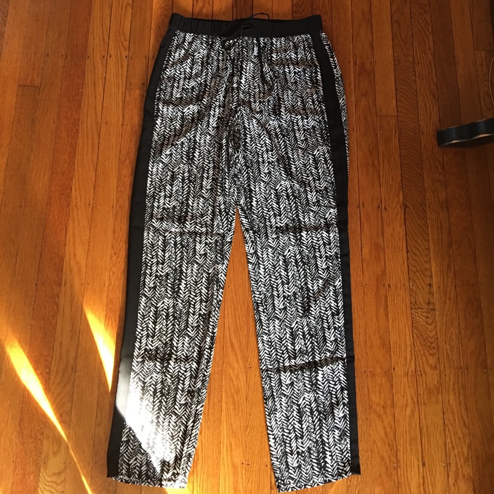 Vince Camuto Black & White Pattern Drawstring Pant