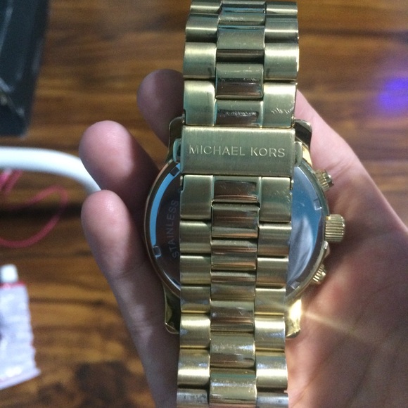 Mk watch no box no receipt but 💯% legit or 💰bck - Picture 2 of 6