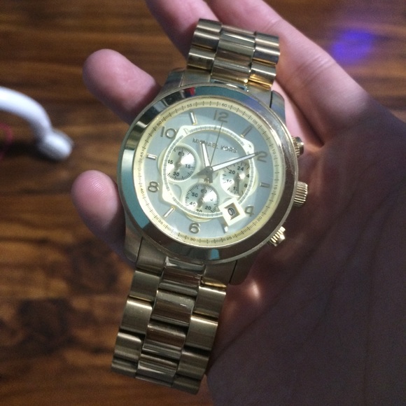 Mk watch no box no receipt but 💯% legit or 💰bck - Picture 3 of 6