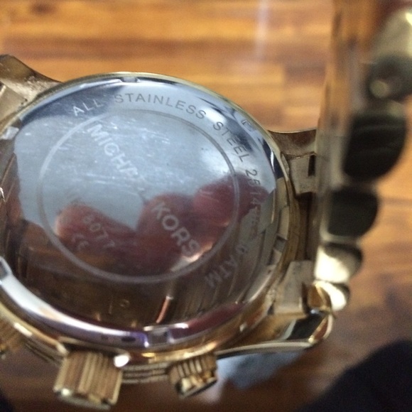 Mk watch no box no receipt but 💯% legit or 💰bck - Picture 4 of 6