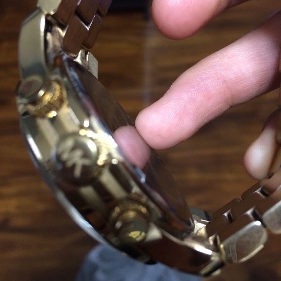 Mk watch no box no receipt but 💯% legit or 💰bck - Picture 5 of 6