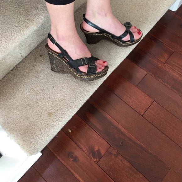 Black leather Italian wedge sandals from Milan - Picture 2 of 3