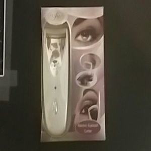 Electric eylash curler