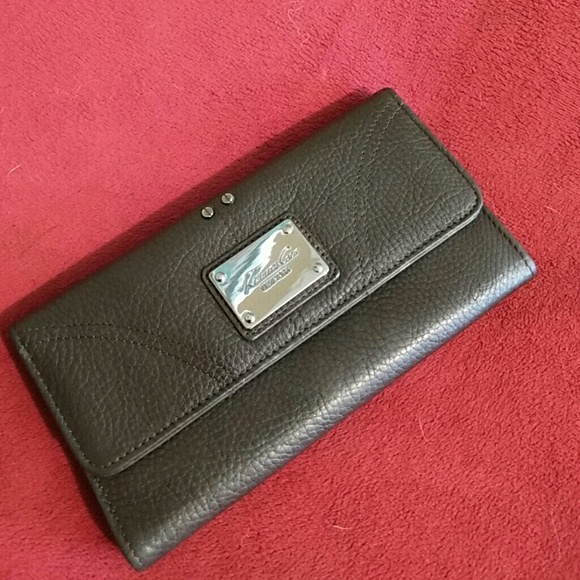 Kenneth Cole Handbags - Kenneth Cole Brown Leather Wallet