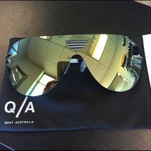 Quay Australia Showtime Sunnies in Gold