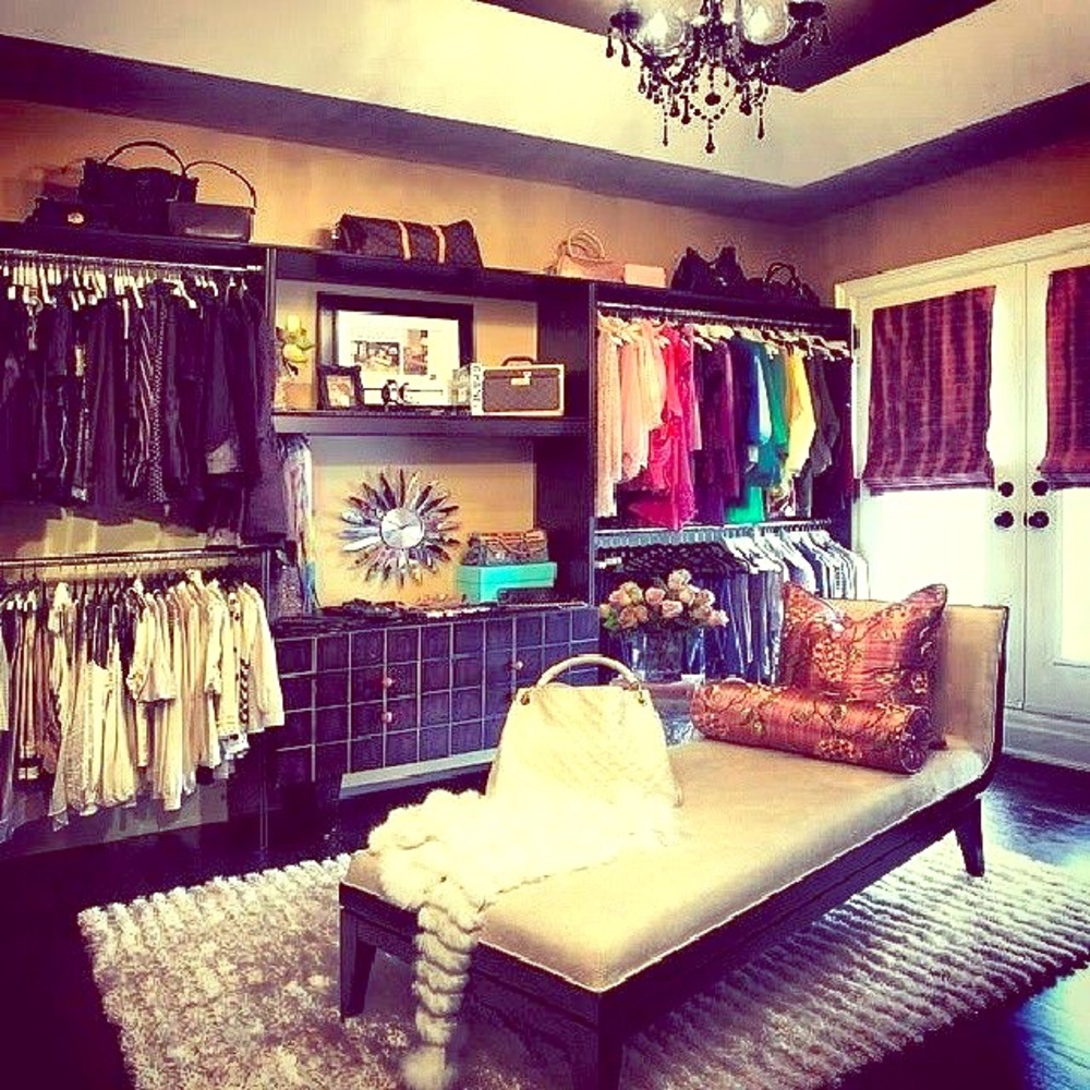 🎀worlds BEST closet 🎀 - Picture 1 of 1
