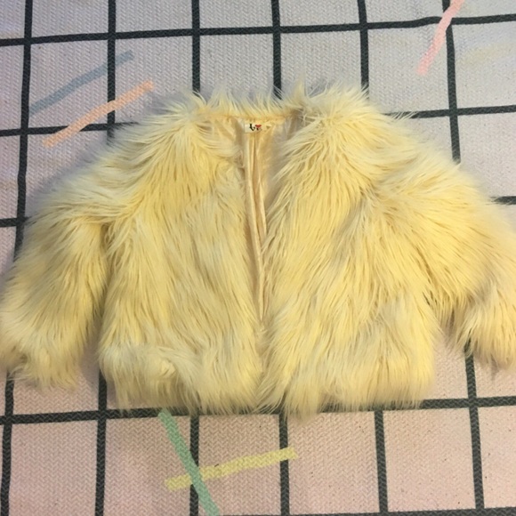 Jackets & Blazers - CREAM CROP FAUX FUR JACKET SZ S Jackets & Blazers - CREAM CROP FAUX FUR JACKET SZ S