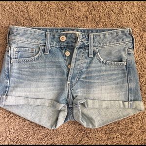 00 Hollister jean shorts