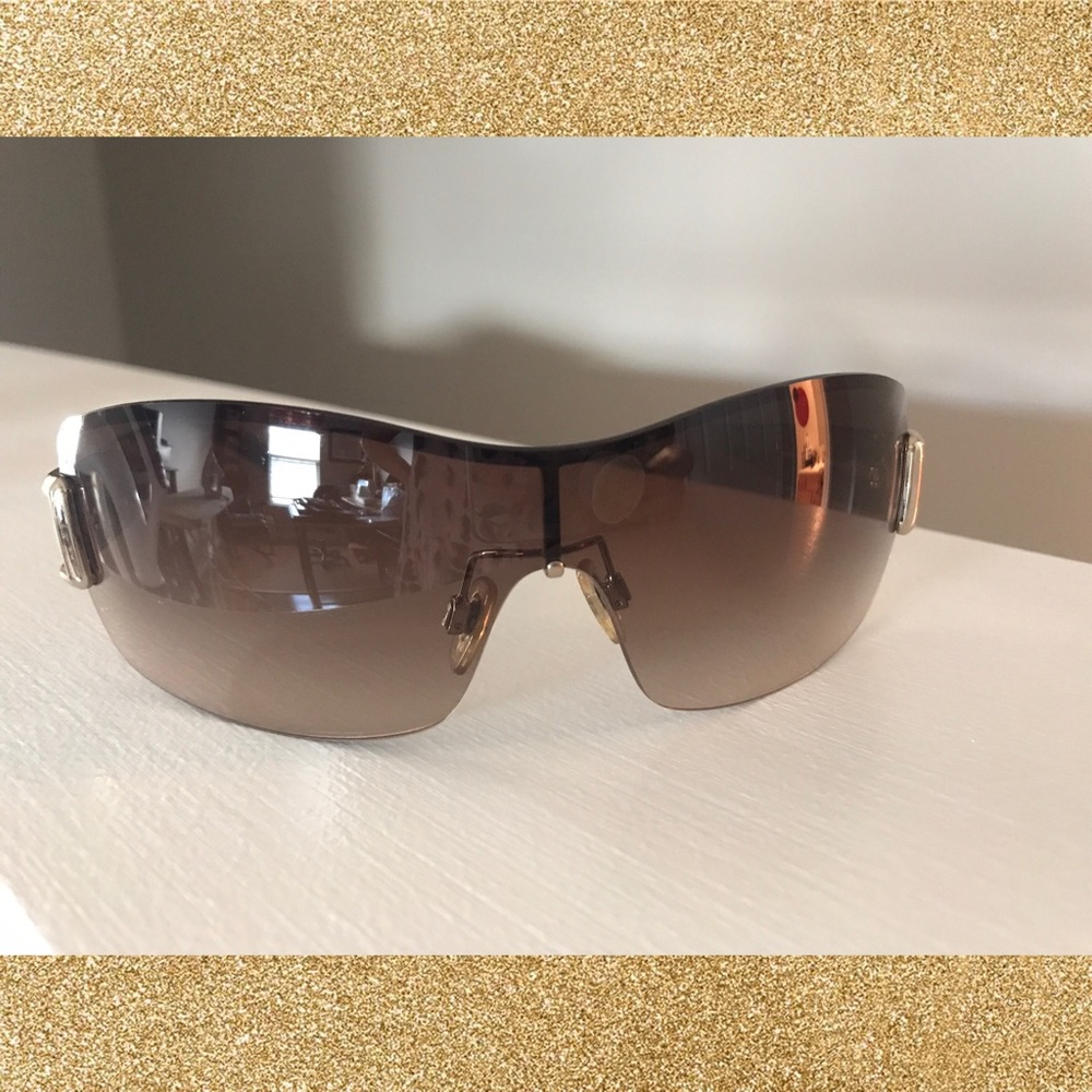 EXCELLENT CONDITION Burberry Gradient Sunglasses