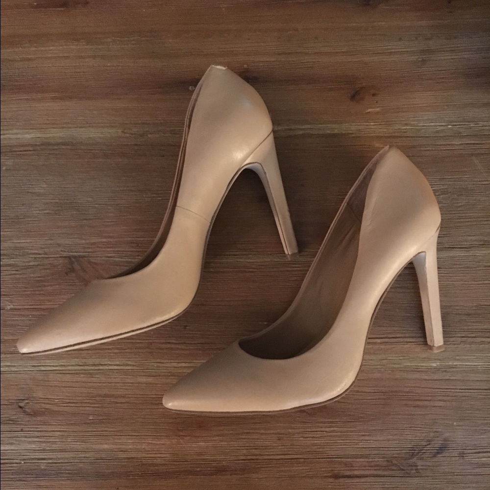 BCBG nude heels 👠