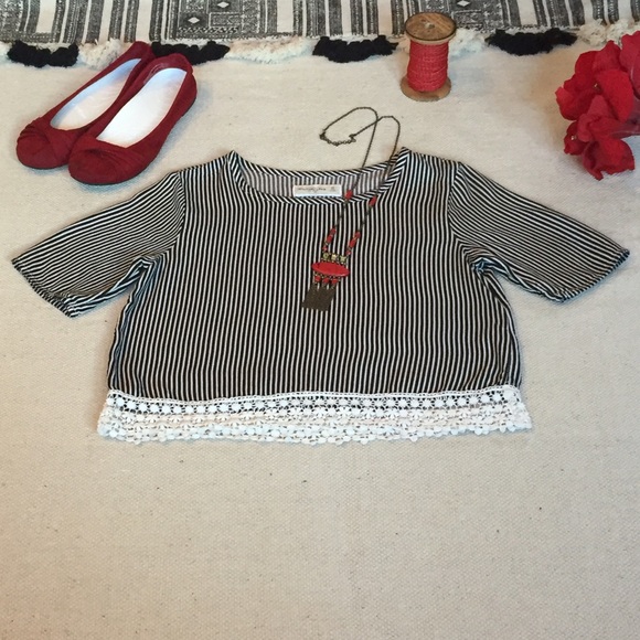 LIKE NEW! Abercrombie & Fitch Top - Picture 2 of 2