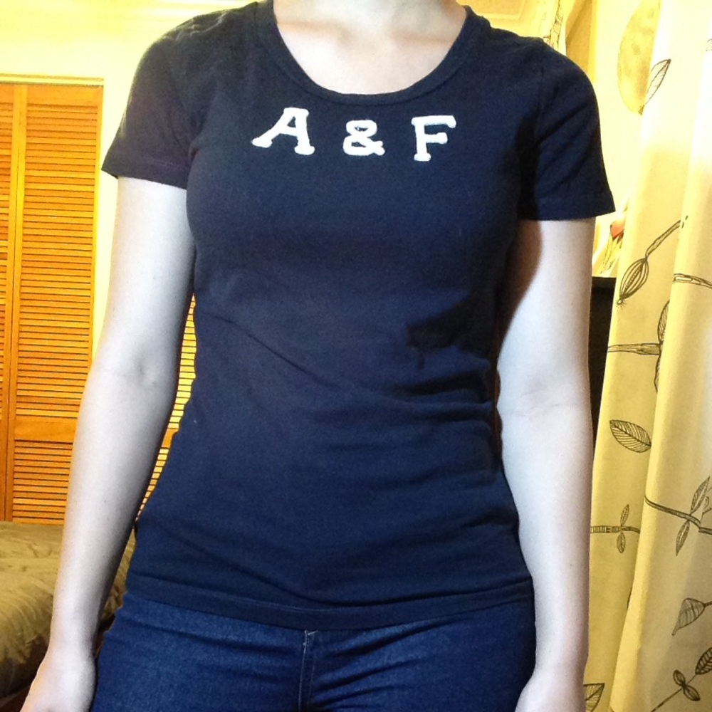 slim fit abercrombie tee shirt