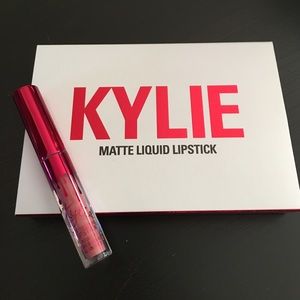 KYLIE Valentine Collection Mini Matte Posie K