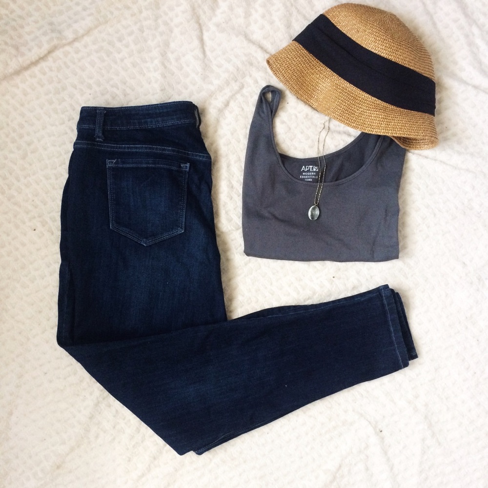 Vera Wang | Mid rise skinny jeans