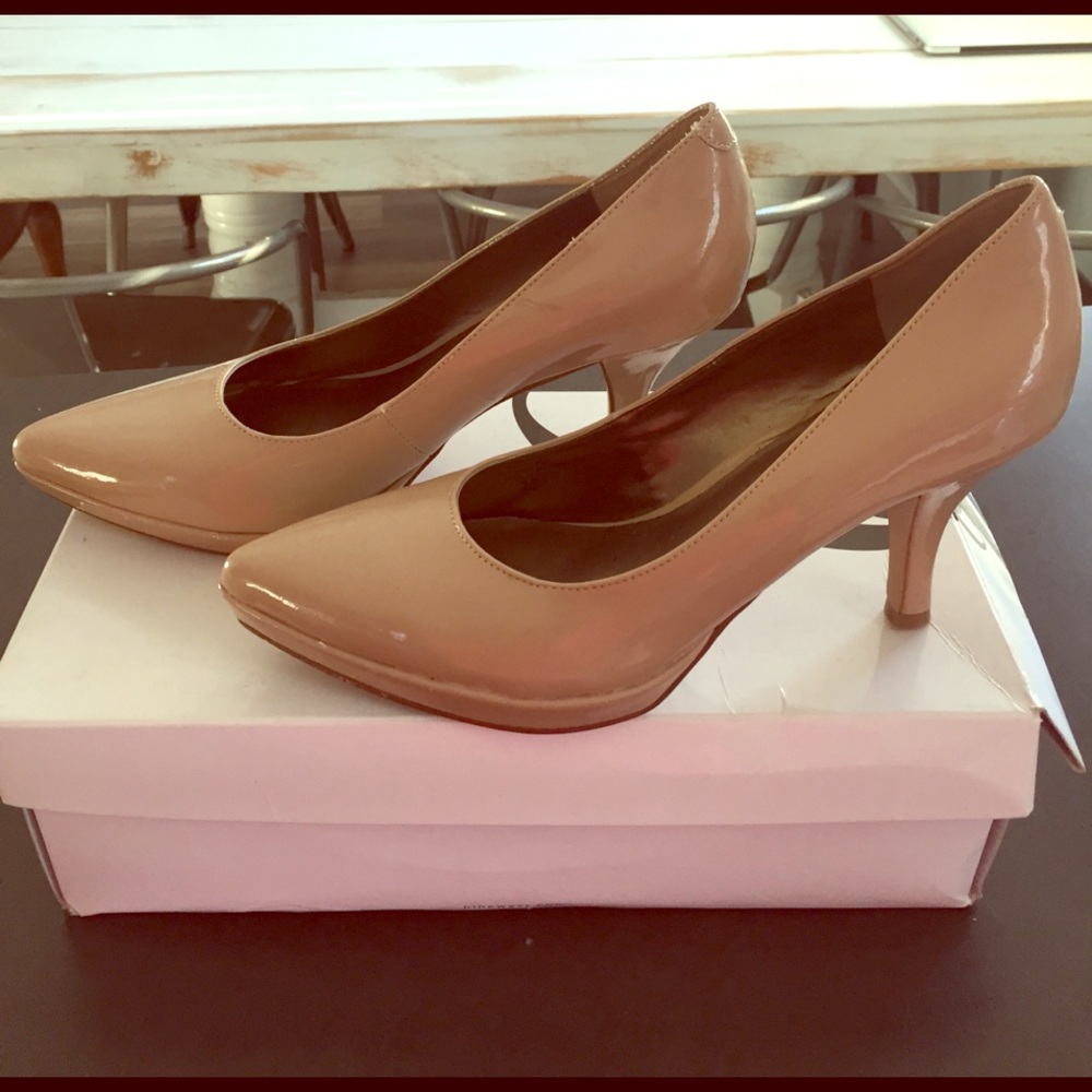 Nine West Nude Pumps