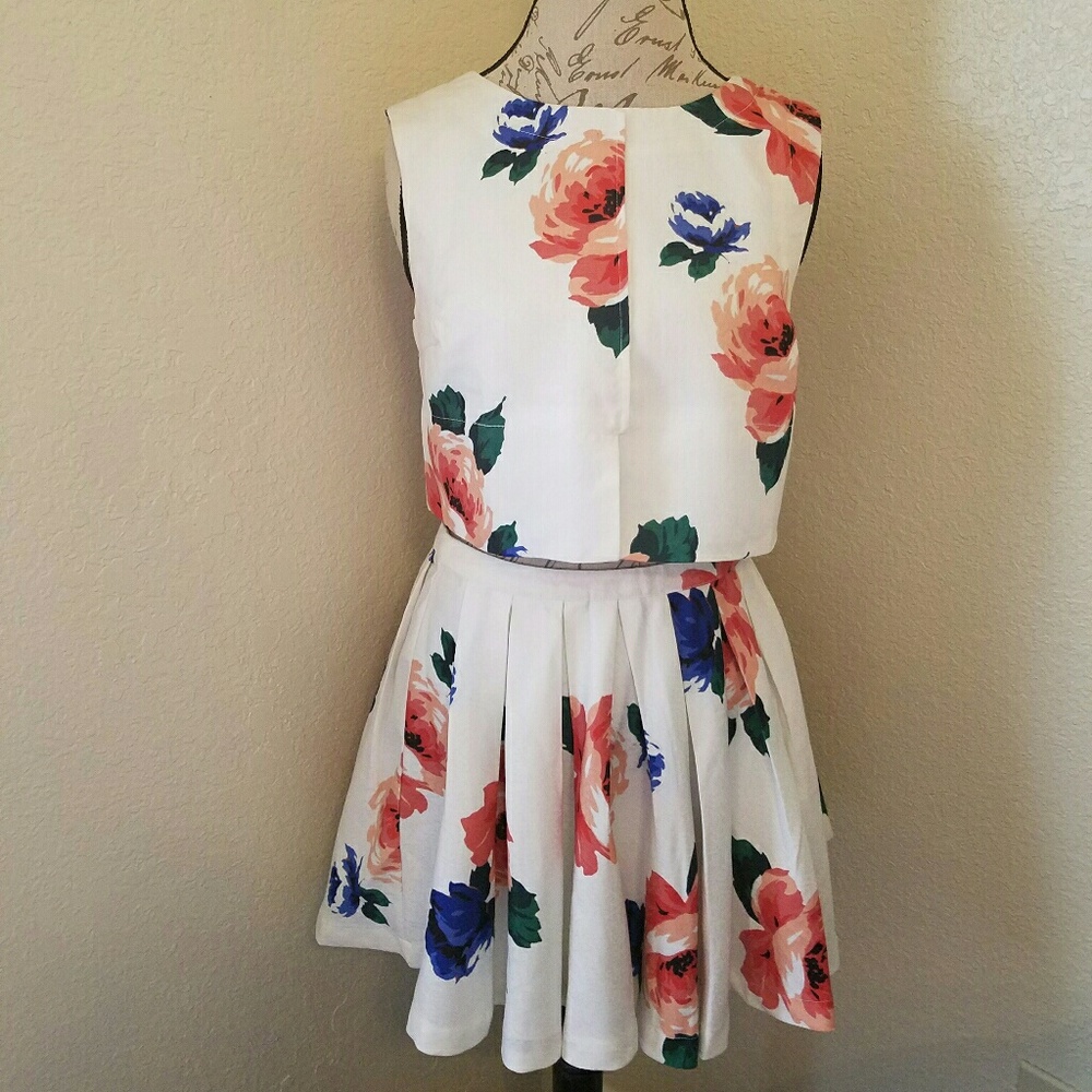 Terno. Top and skirt
