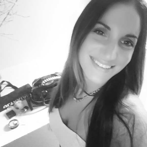 Meet your Posher, Lisa - Picture 2 of 2