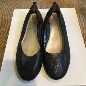 Aetrex black flats