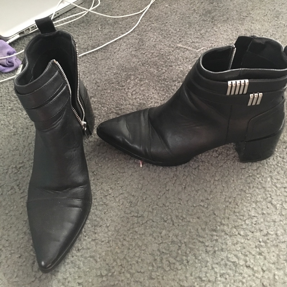 Forever 21 heeled boots size 8