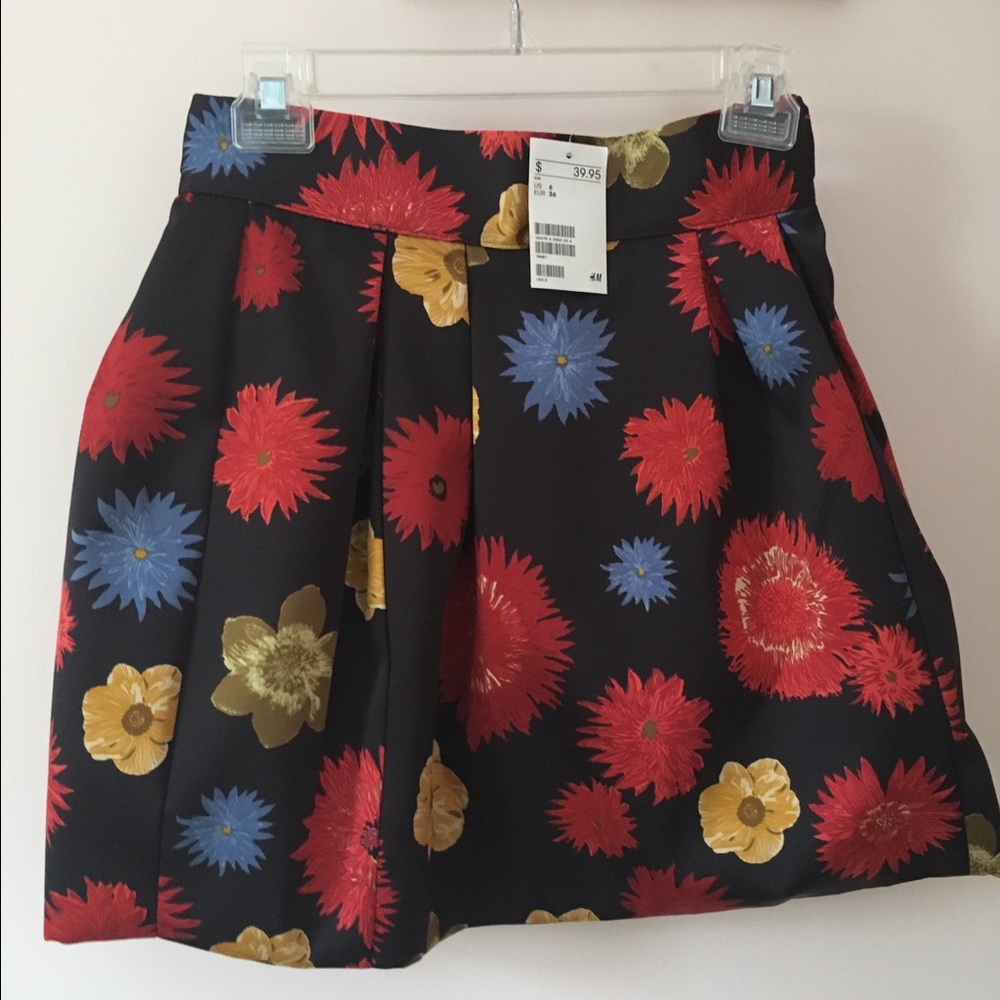 Floral mini skirt