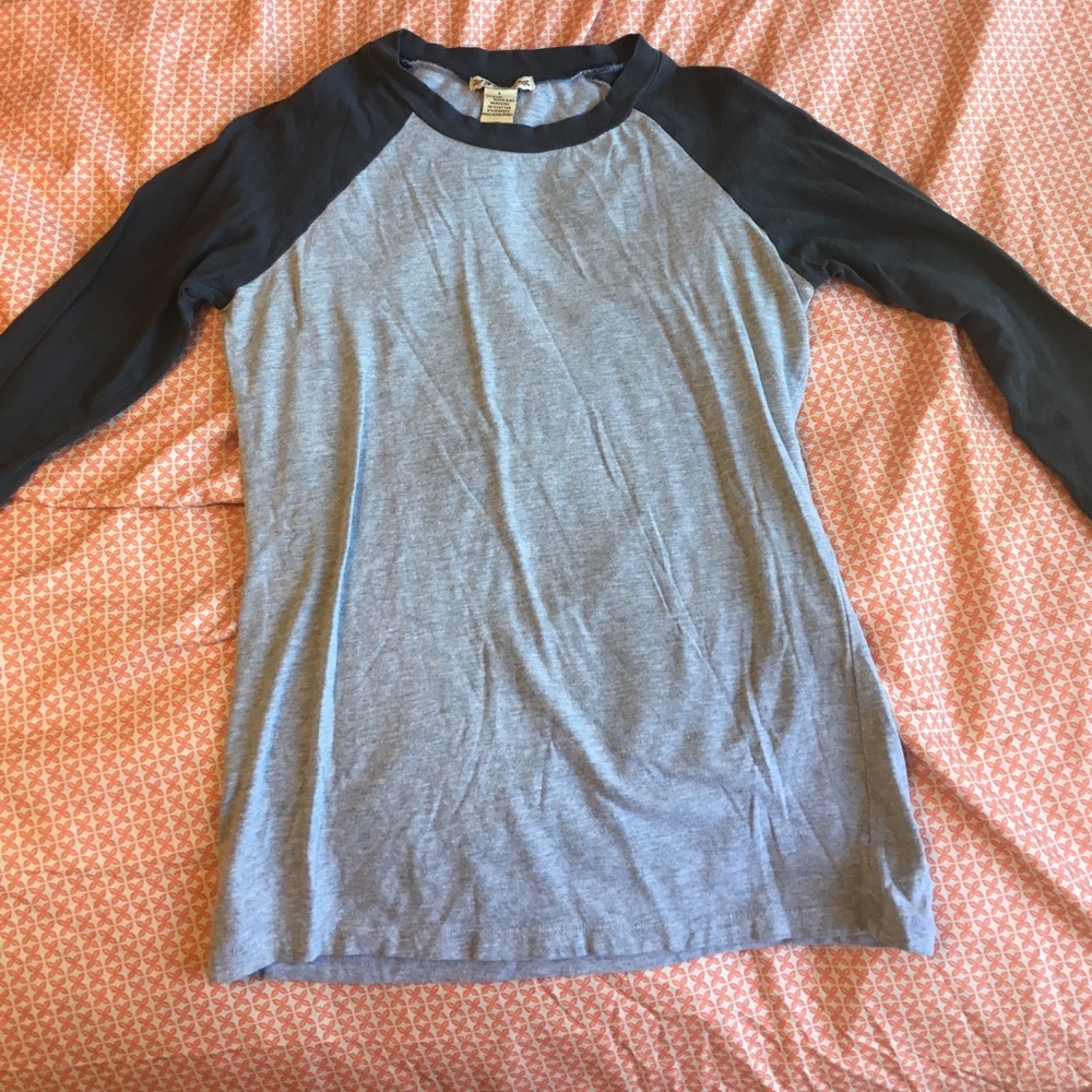 Gray 3/4 sleeve shirt