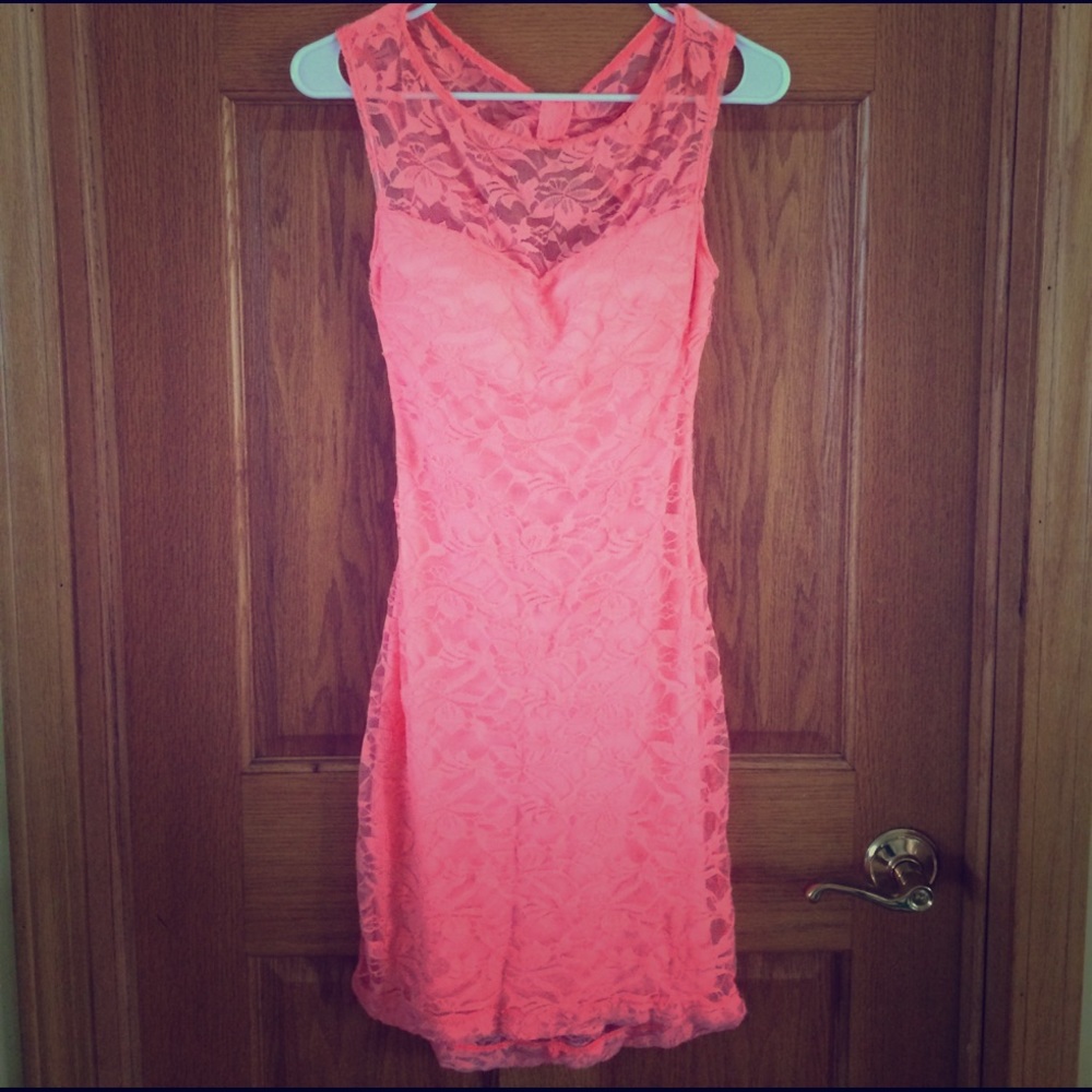 🎀EUC WINDSOR Coral Lace Dress🎀