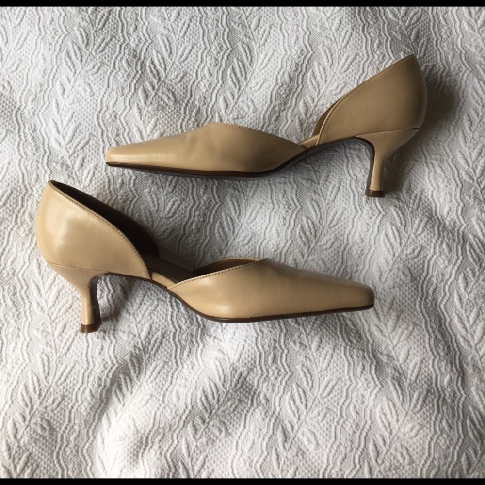 Vintage style ivory heels