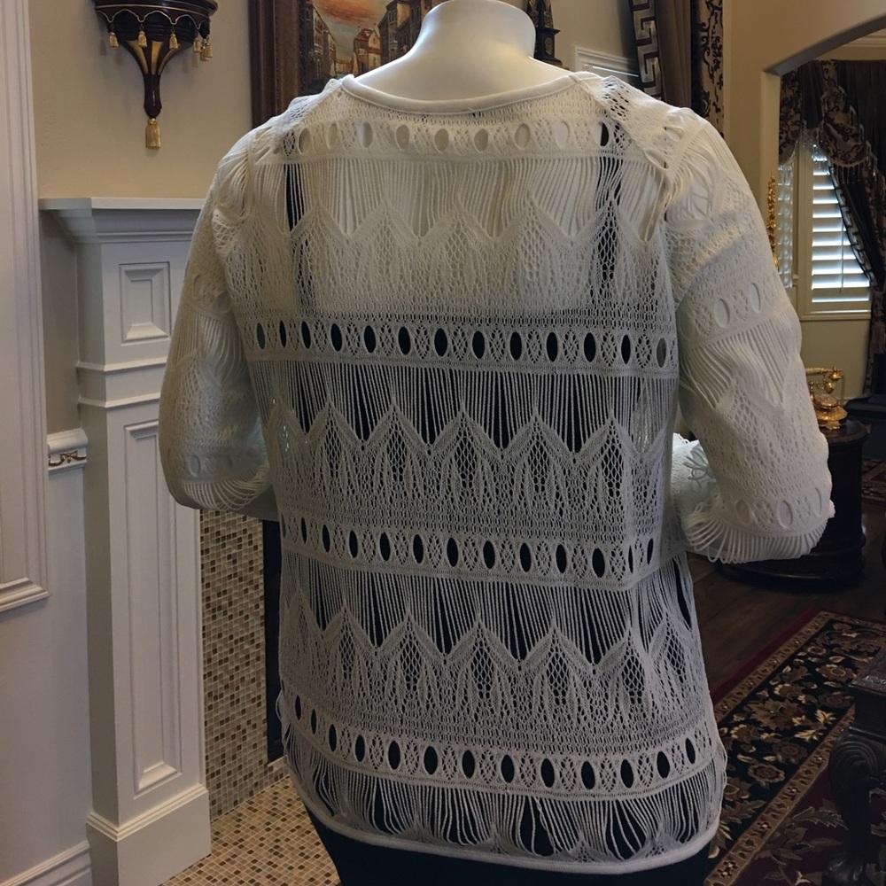 Beautiful top. - Picture 2 of 3