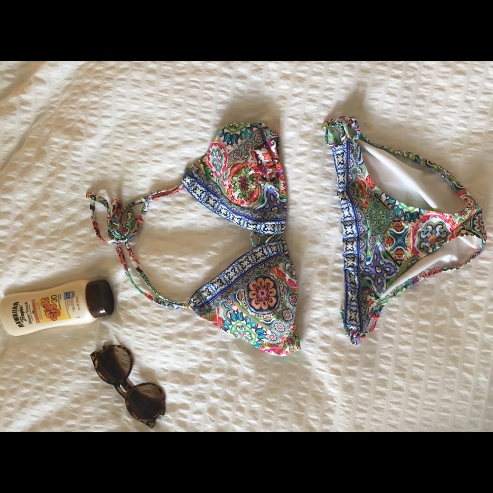 Colorful bikini 👙