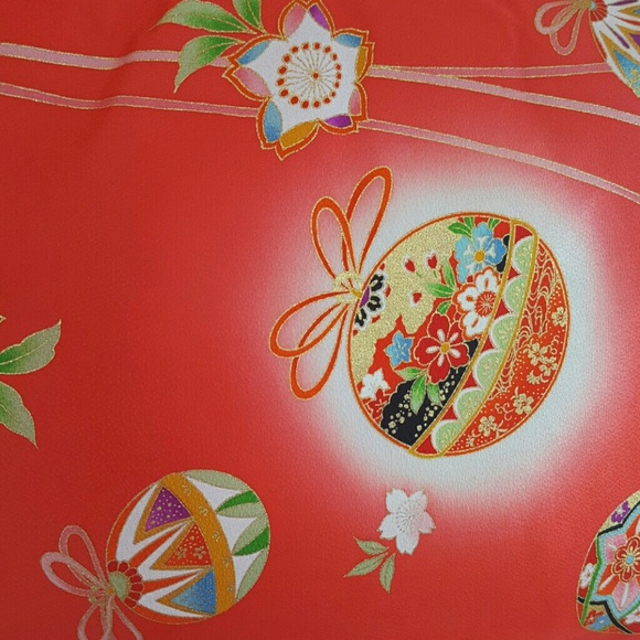 NEW Silk Kimono Pillow Tamari Balls Red Holiday - Picture 2 of 4