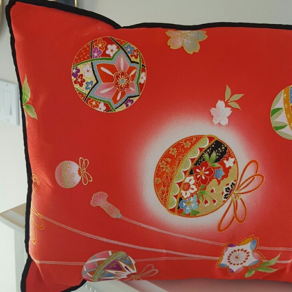 NEW Silk Kimono Pillow Tamari Balls Red Holiday - Picture 4 of 4