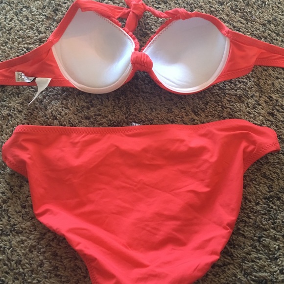 Becca Red bikini - Picture 4 of 4