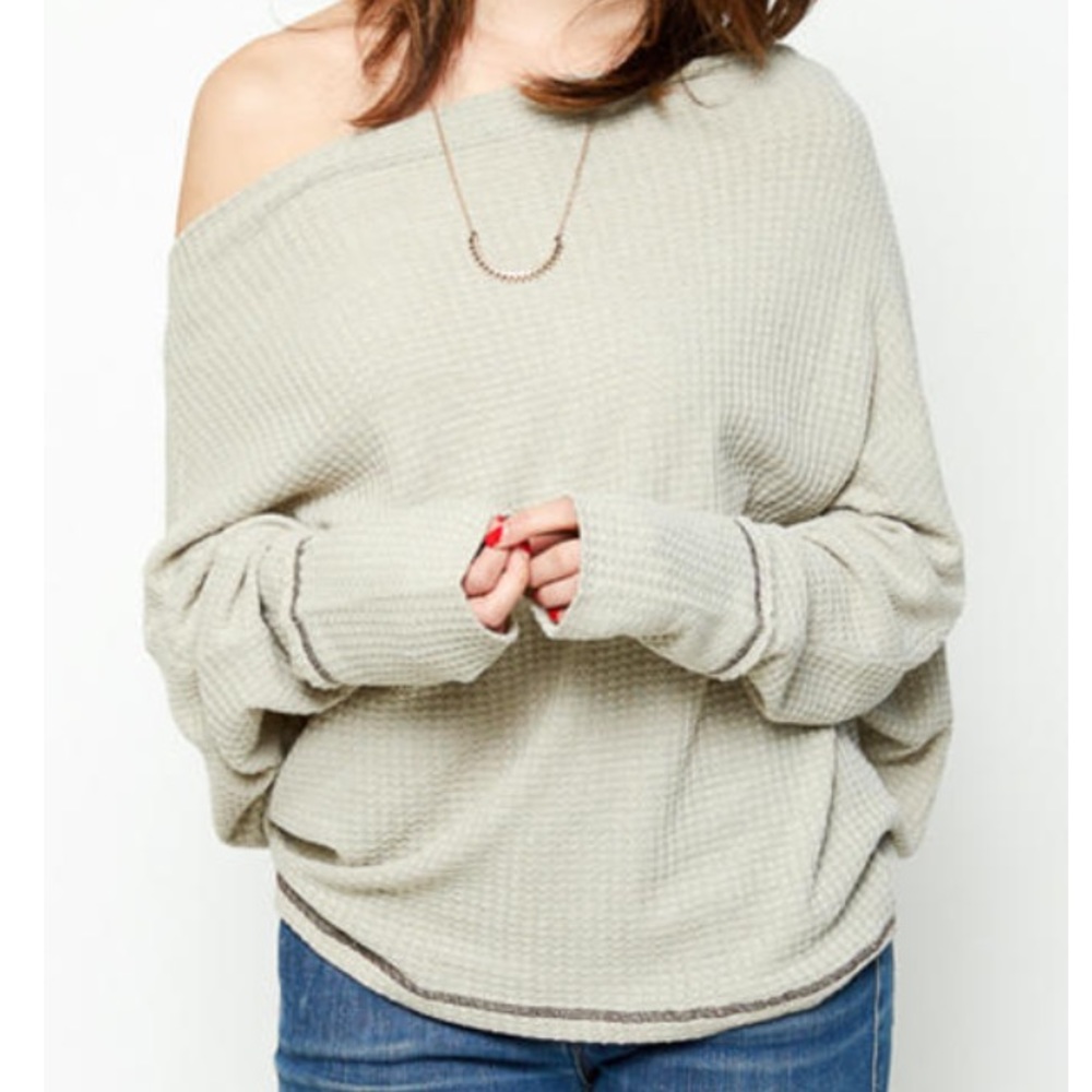 LAST ONE (L) Off the Shoulder Sweater - Picture 4 of 5