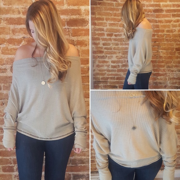 LAST ONE (L) Off the Shoulder Sweater - Picture 3 of 5