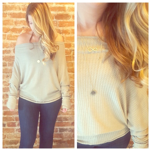 LAST ONE (L) Off the Shoulder Sweater - Picture 2 of 5